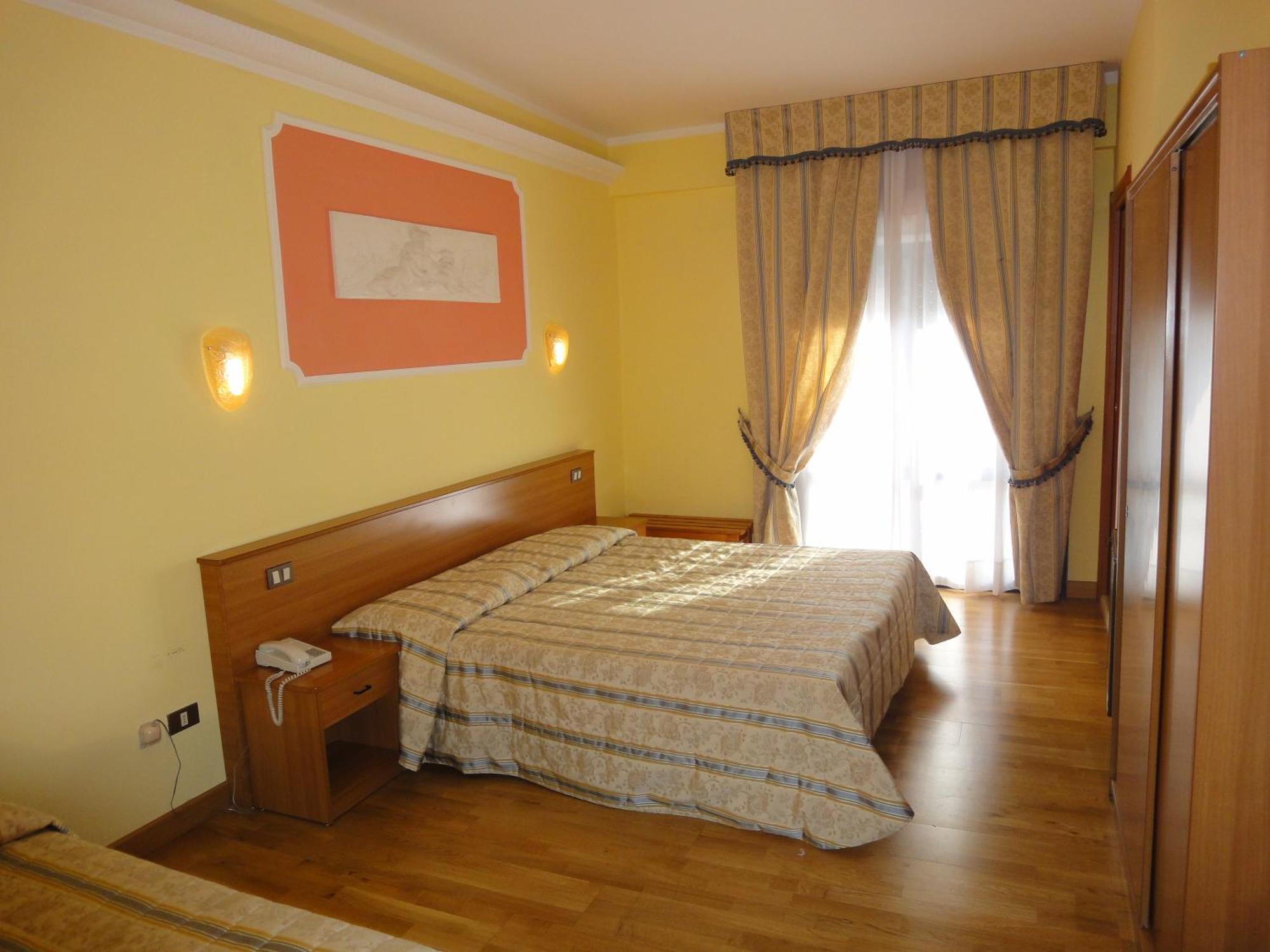 Platani Hotel Bolsena Esterno foto