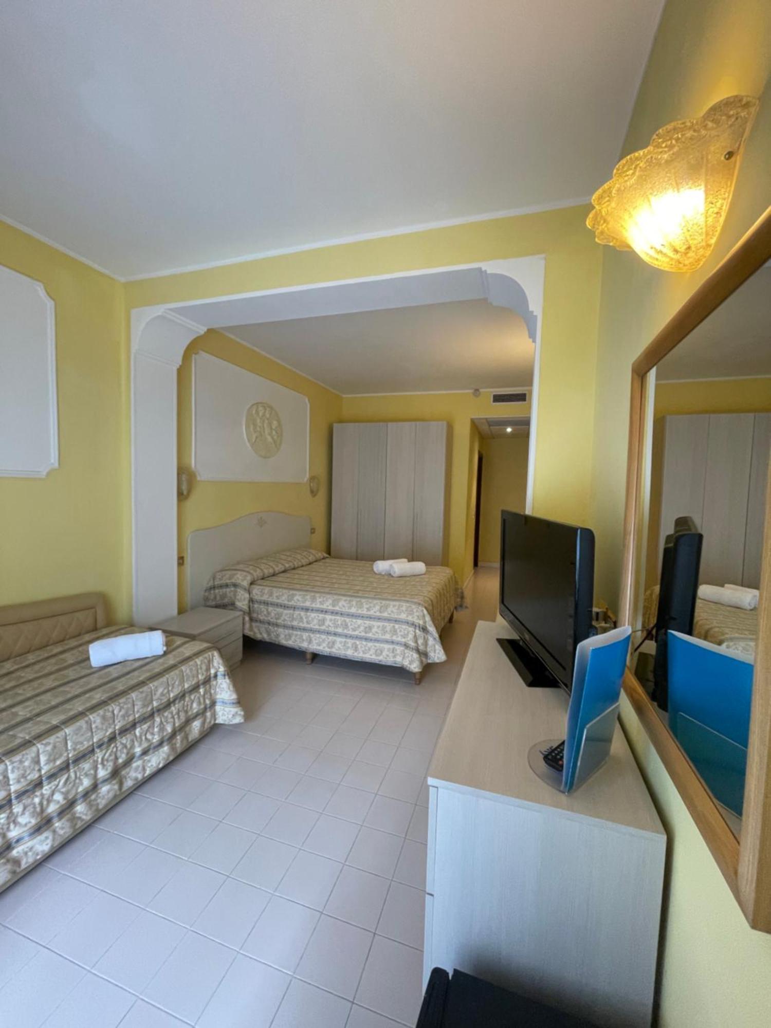 Platani Hotel Bolsena Esterno foto