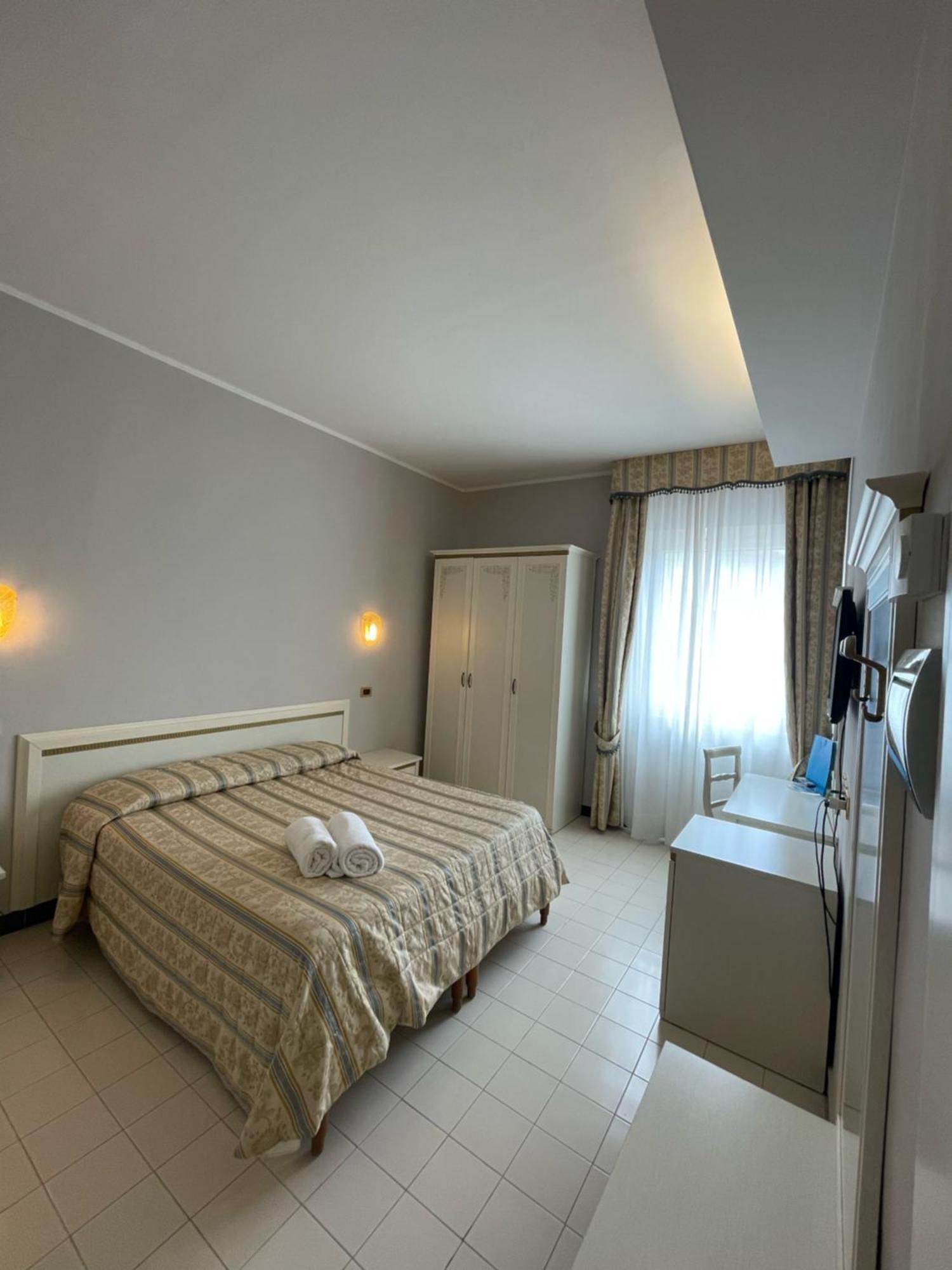 Platani Hotel Bolsena Esterno foto